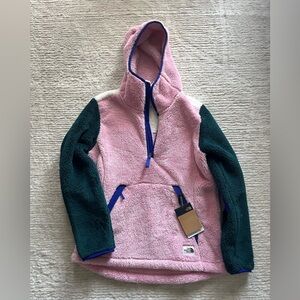 Women’s NWT North Face Quarter Zip